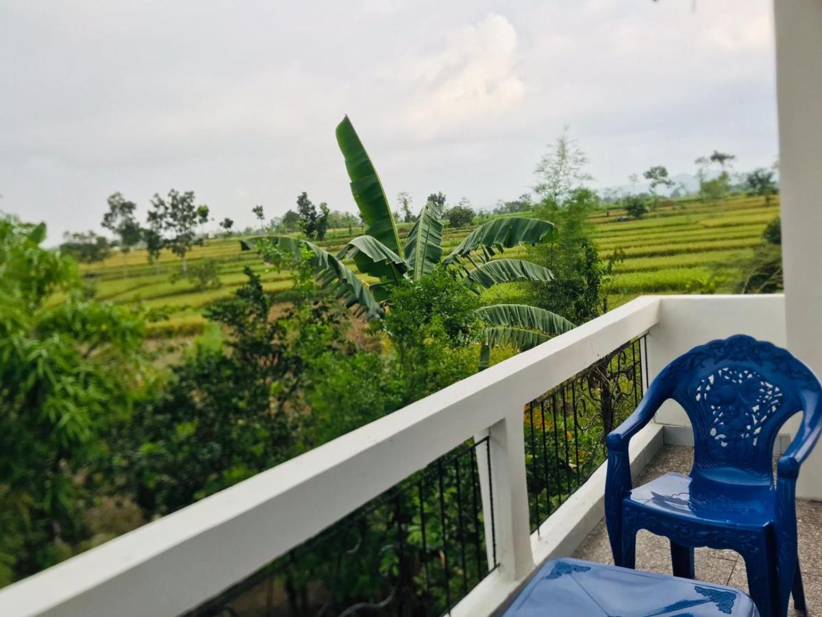 Tiara Homestay Plambi Exterior photo